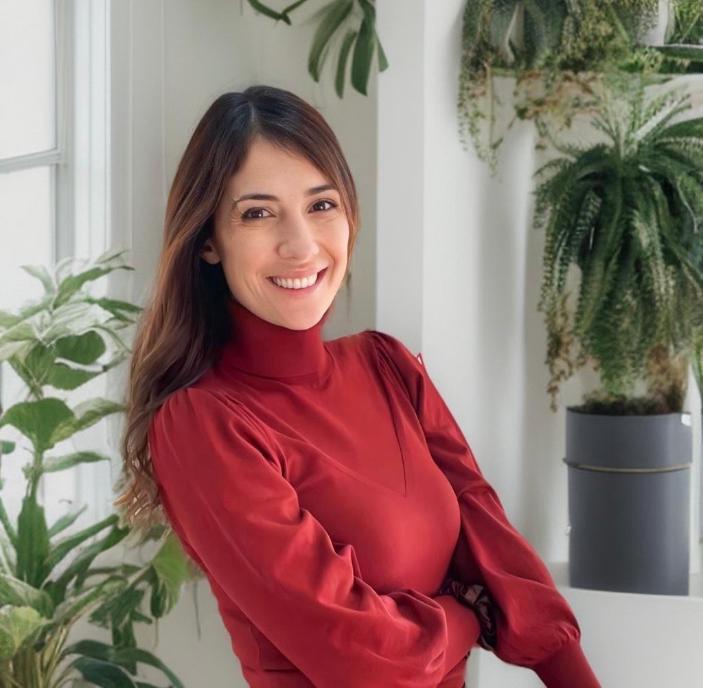 Photo of Martina Ursini, Geneva ambassador, half-length portrait.